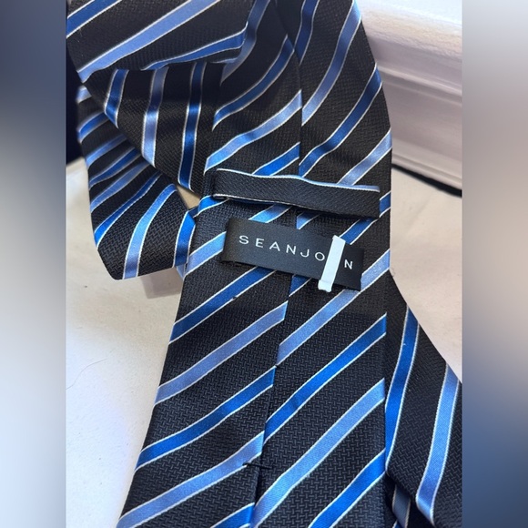 🎩✨Vintage Elegant Sean John Silk Striped Men’s Tie / Ladies Head Tie 🎩✨ - Picture 12 of 15